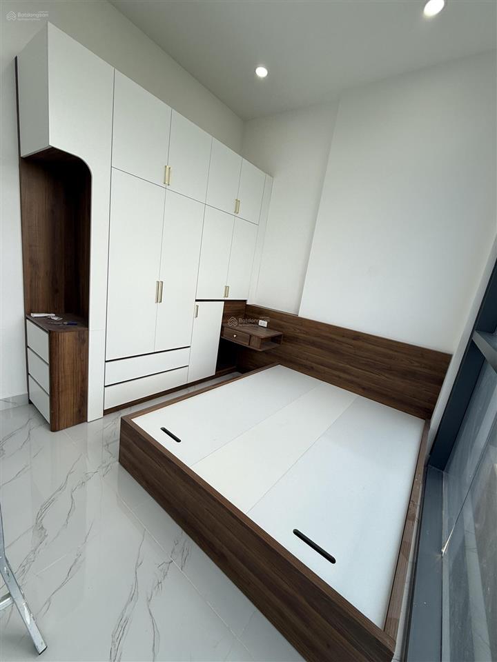 Cần bán căn hộ 2pn, tầng thấp, view công viên, trần cao 3,5m cực thoáng. sổ hồng sẵn