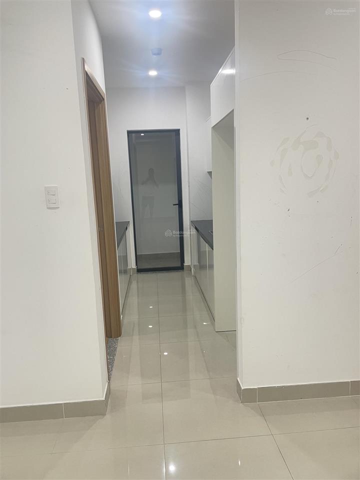 Cho thuê căn hộ mới bàn giao, nhà mới sạch sẽ, thoáng mát. bên cạnh công viên lớn, gần sân bay