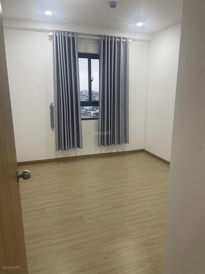 Cho thuê căn hộ mới bàn giao, nhà mới sạch sẽ, thoáng mát. bên cạnh công viên lớn, gần sân bay