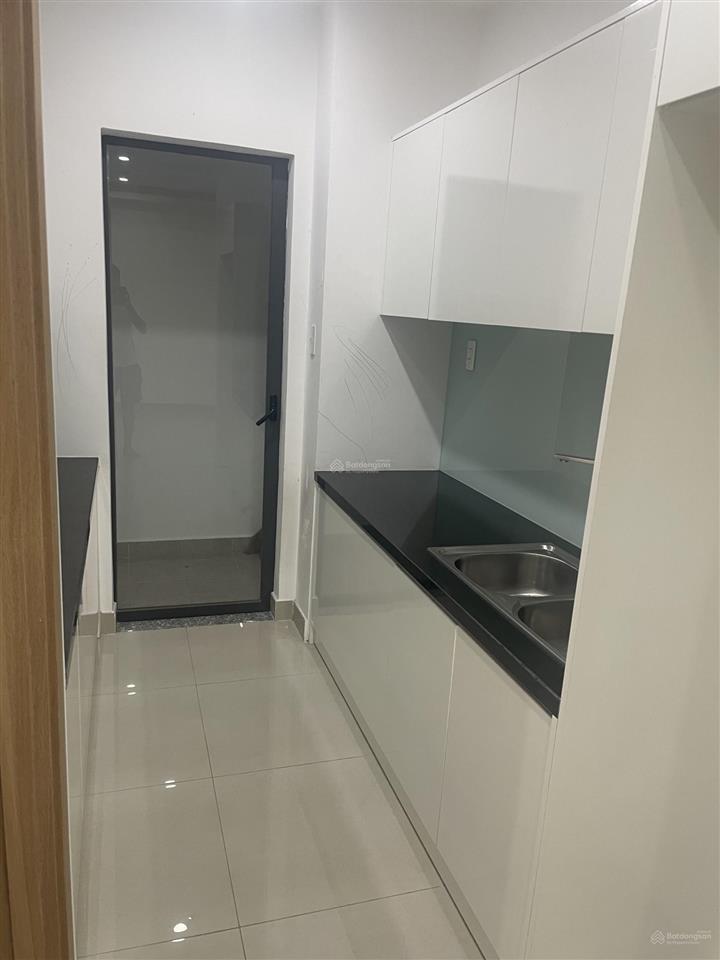 Cho thuê căn hộ mới bàn giao, nhà mới sạch sẽ, thoáng mát. bên cạnh công viên lớn, gần sân bay