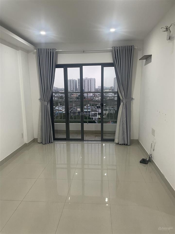Cho thuê căn hộ mới bàn giao, nhà mới sạch sẽ, thoáng mát. bên cạnh công viên lớn, gần sân bay