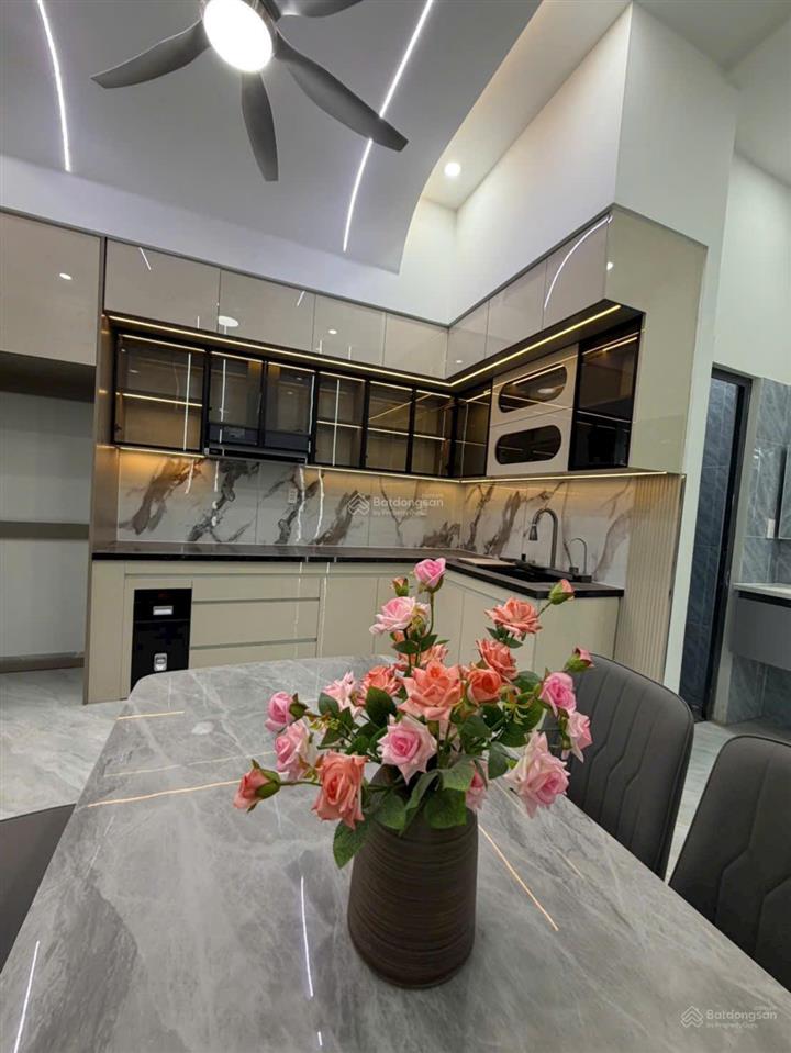 Bán gấp shophouse tại khu dân cư icon central, 5,1 tỷ, 64m2, 4pn, 5wc