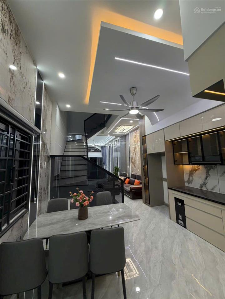 Bán gấp shophouse tại khu dân cư icon central, 5,1 tỷ, 64m2, 4pn, 5wc