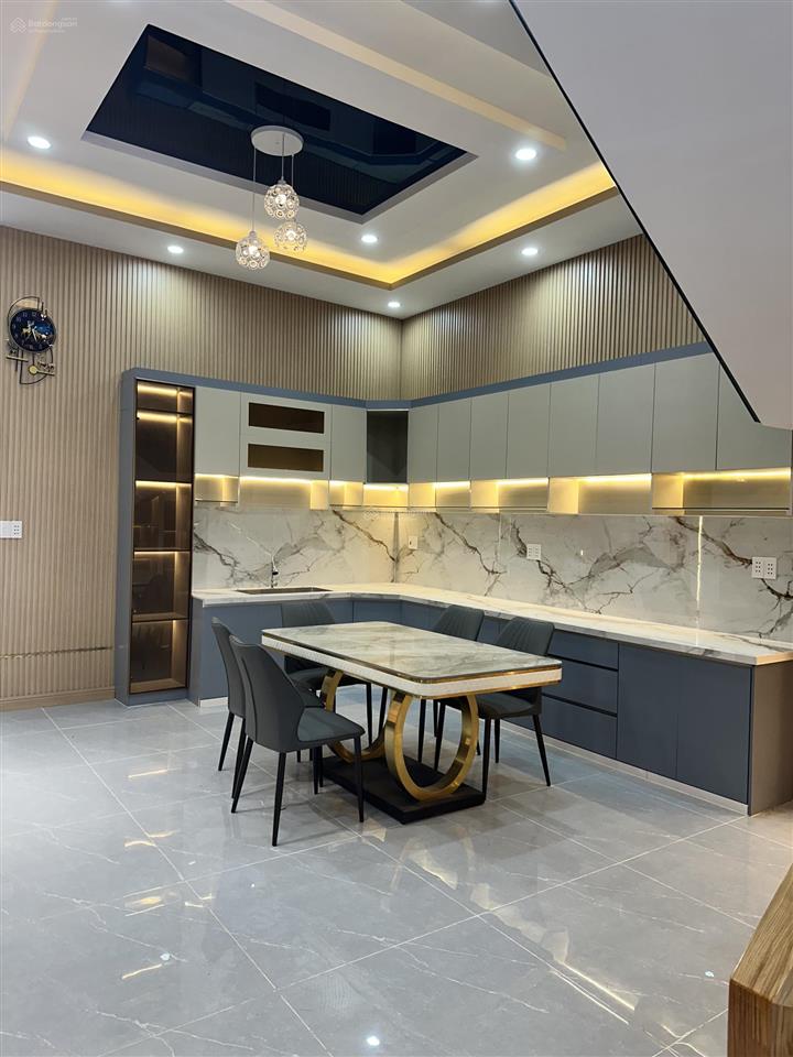 Nhà gần chợ bình chánh sau kcn cầu tràm sân đậu xe hơi shr