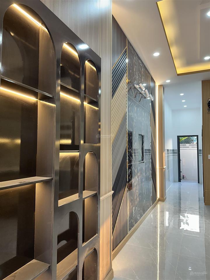 Nhà gần chợ bình chánh sau kcn cầu tràm sân đậu xe hơi shr
