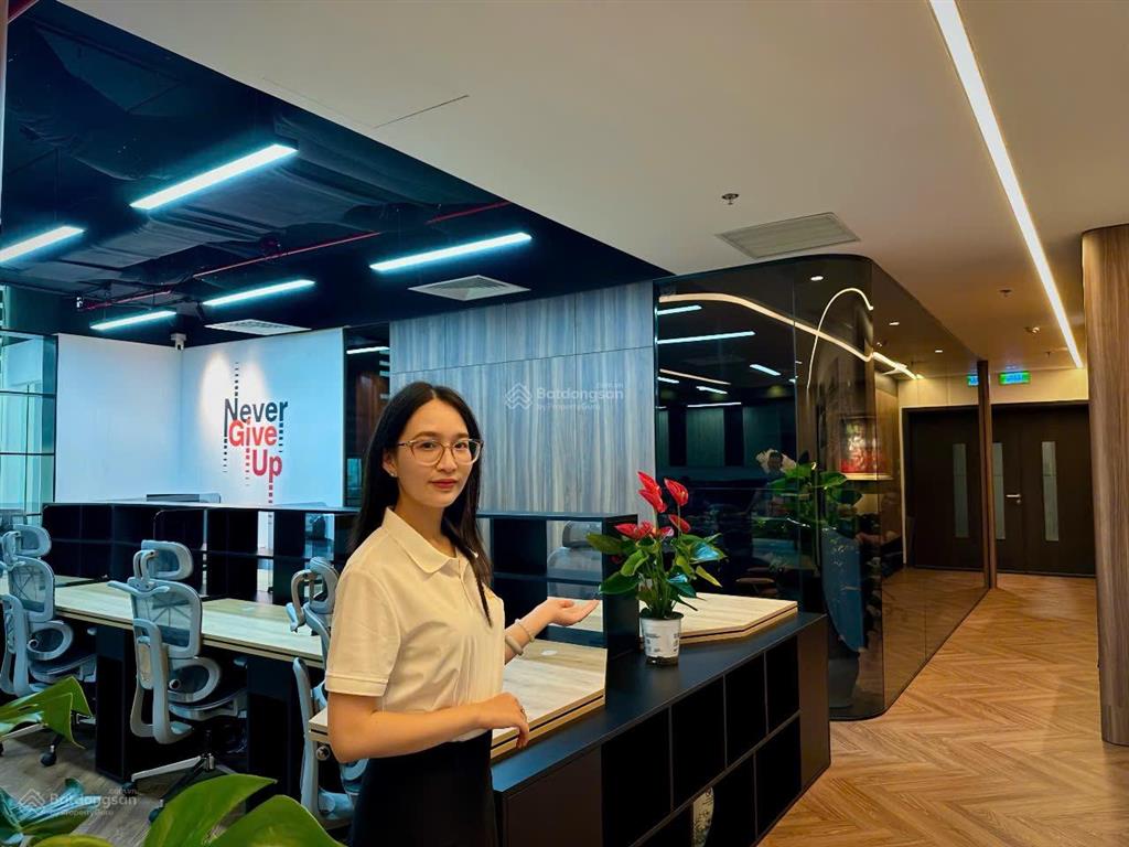 Bán sàn văn phòng cắt lỗ, đầy đủ nội thất tiêu chuẩn hạng a