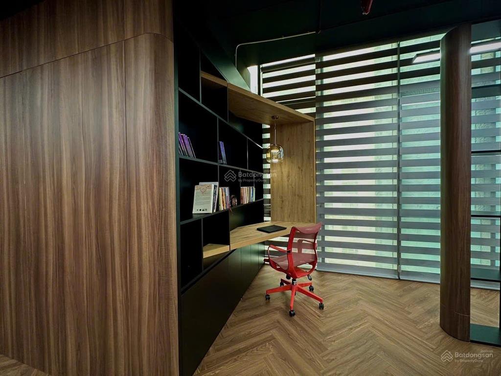 Bán sàn văn phòng cắt lỗ, đầy đủ nội thất tiêu chuẩn hạng a