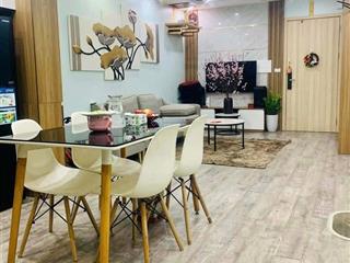 Căn hộ 2 phòng ngủ 2wc 68.35m2 tim tường đầy đủ nội thất. giá 3tỷ4 thu về