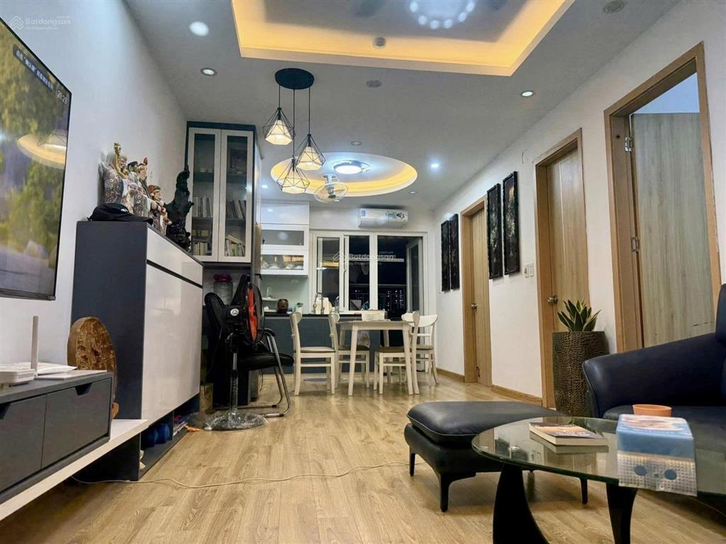 Căn hộ 2 phòng ngủ 2wc view hồ đầy đủ nội thất, giá chỉ 3tỷ170 thu về