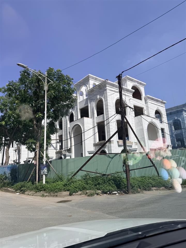 Cho thuê biệt thự 270m2 đất xây dựng 50% mặt đường 25m kinh doanh sầm uất giá 35tr/tháng