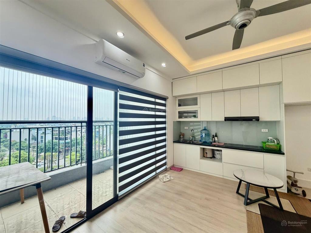 Căn 2 ngủ 2wc ~77m tim tường view hồ nội thất cơ bản giá chỉ 3 tỷ thu về