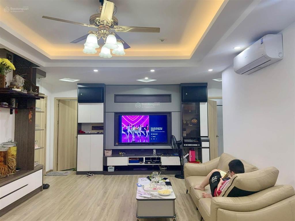 Bán căn góc view hồ tầng cao thoáng full nội thất đồng bộ giá 3ty9**