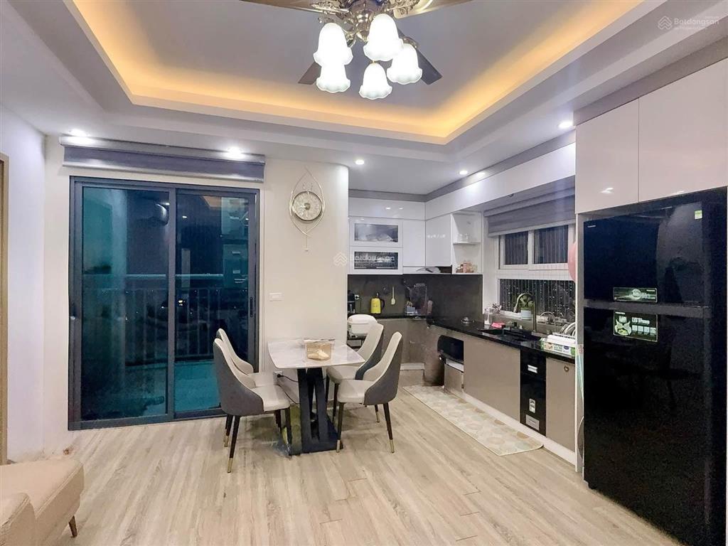 Bán căn góc view hồ tầng cao thoáng full nội thất đồng bộ giá 3ty9**