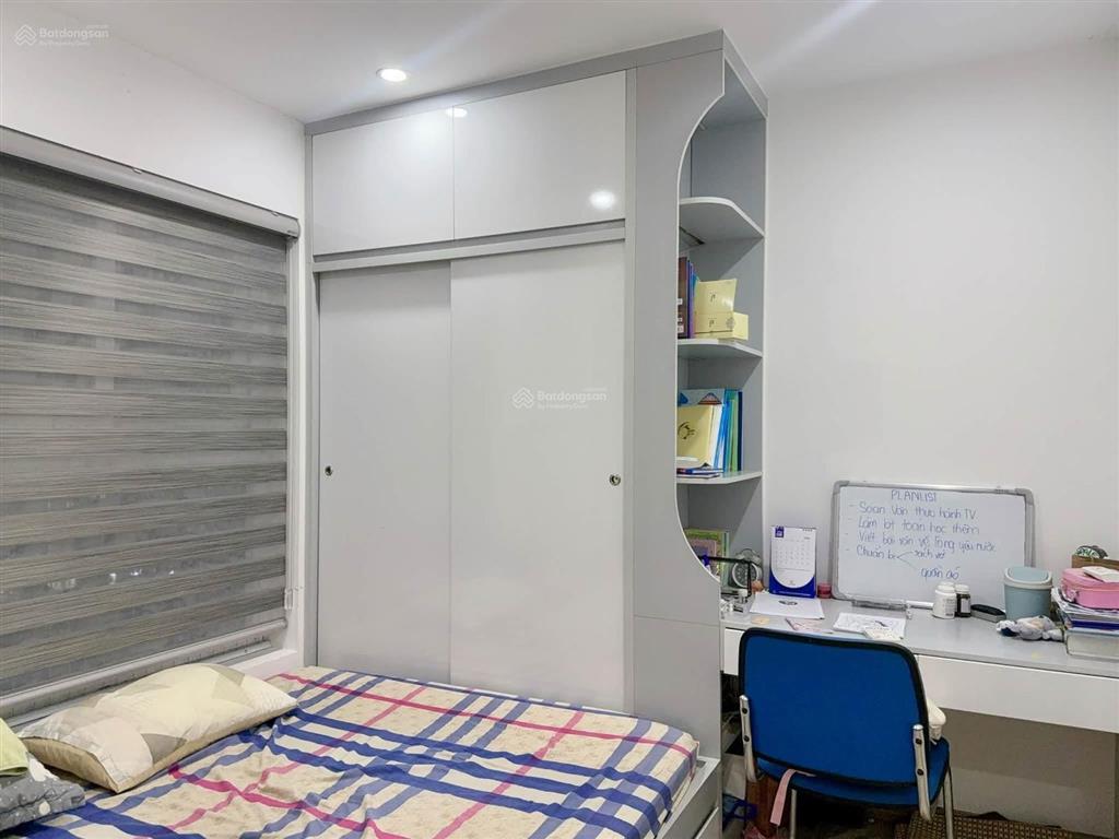 Bán căn góc view hồ tầng cao thoáng full nội thất đồng bộ giá 3ty9**