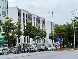 Cho thuê nguyên căn shophouse hoàn thiện cơ bản có thang máy giá 140tr/tháng
