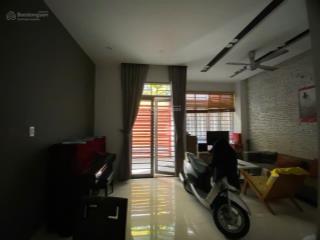 Bán nhà hxh thiên phước,tân hoà,sát bên cư xá bắc hải. 5,7m x 10m. 4 tầng. giá 9,9 tỷ thương lượng.