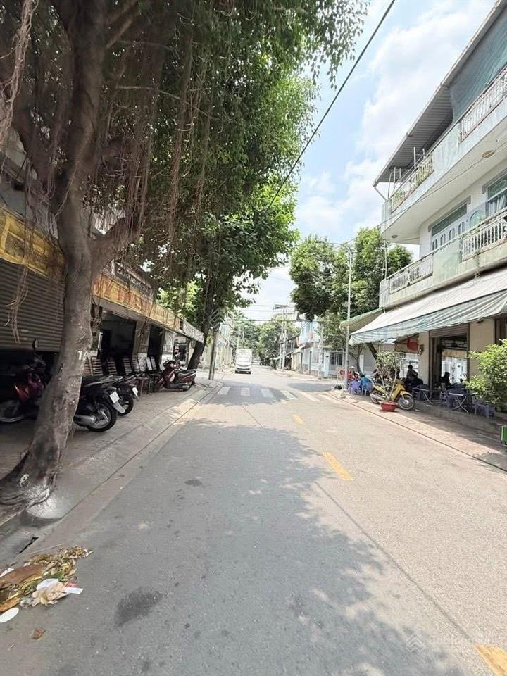 Bán nhà mặt tiền ngang 9m khu nguyễn sơn,quận phú. 9m x7,5m. 4 tầng. giá hơn 9 tỷ xíu.