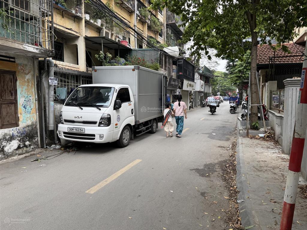 Tầng 1 tt trung tự, đặng văn ngữ. diện tích 210m2, 2 mặt tiền vỉa hè ô tô tránh. mỗi mt 10m