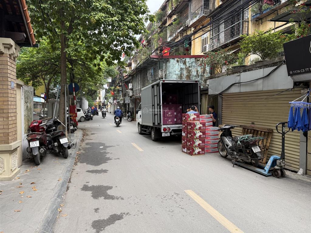 Tầng 1 tt trung tự, đặng văn ngữ. diện tích 210m2, 2 mặt tiền vỉa hè ô tô tránh. mỗi mt 10m