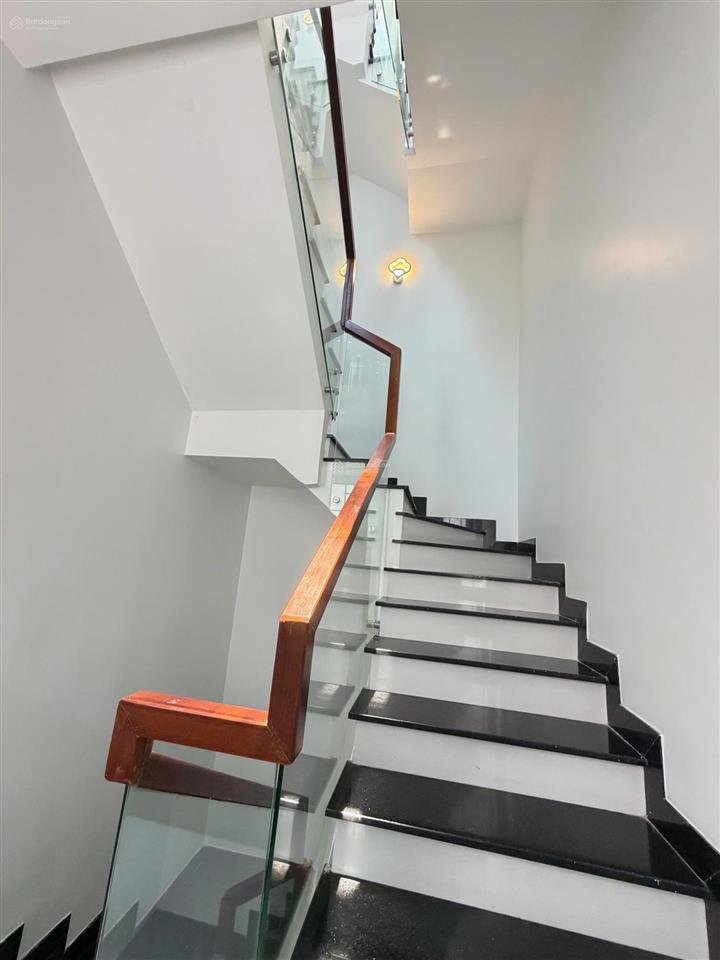 Bán nhà 1 lửng 3 lầu 5pn 6wc 80m2 giá 9,5 tỷ