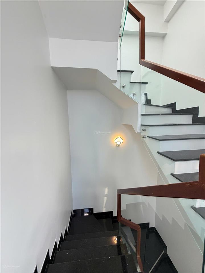 Bán nhà 1 lửng 3 lầu 5pn 6wc 80m2 giá 9,5 tỷ