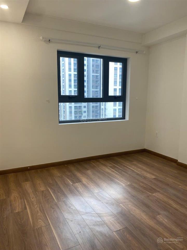 2pn 2wc căn góc 70m2 q7riverside đào trí  nội thất cơ bản  10 triệu/tháng