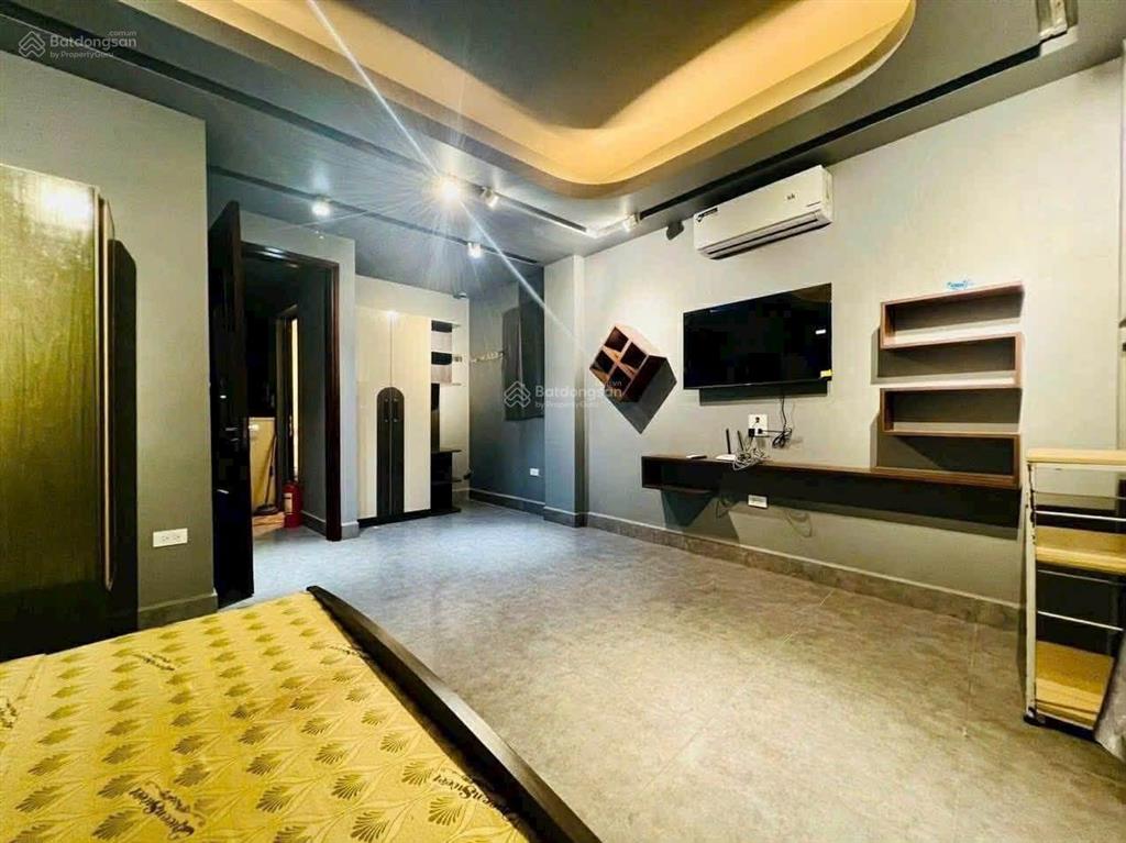 Đội cấn, tòa nhà 8 tầng ở & cho thuê 90 tr, 2 mặt ngõ thông oto 30m ra phố, 68m mt 5.5m 17.8 tỷ