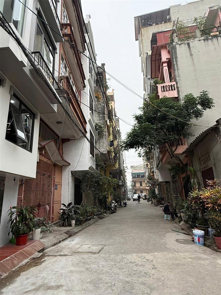 Cho thuê nhà riêng ngõ 209 ngọc hồi  ô tô tránh thoải mái