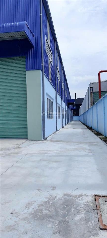Cho thuê 2800m2 xưởng mới 100%, tại tân uyên, giá 220 triệu/tháng, pccc tự động, đường cont