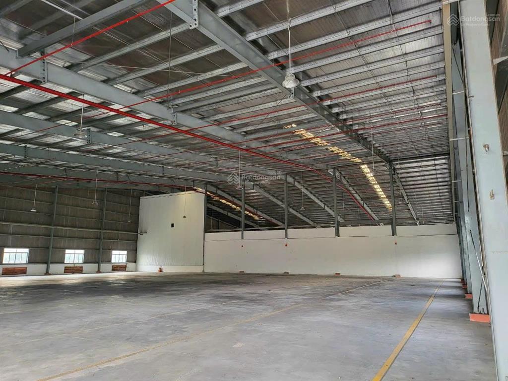 Cho thuê 2800m2 xưởng mới 100%, tại tân uyên, giá 220 triệu/tháng, pccc tự động, đường cont