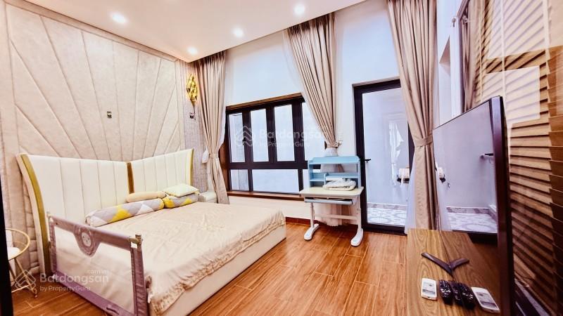 Bán nhà hẻm 202 phạm văn hai phường 5, tân bình (4,5x20m) 3 tầng chỉ 100tr/m2