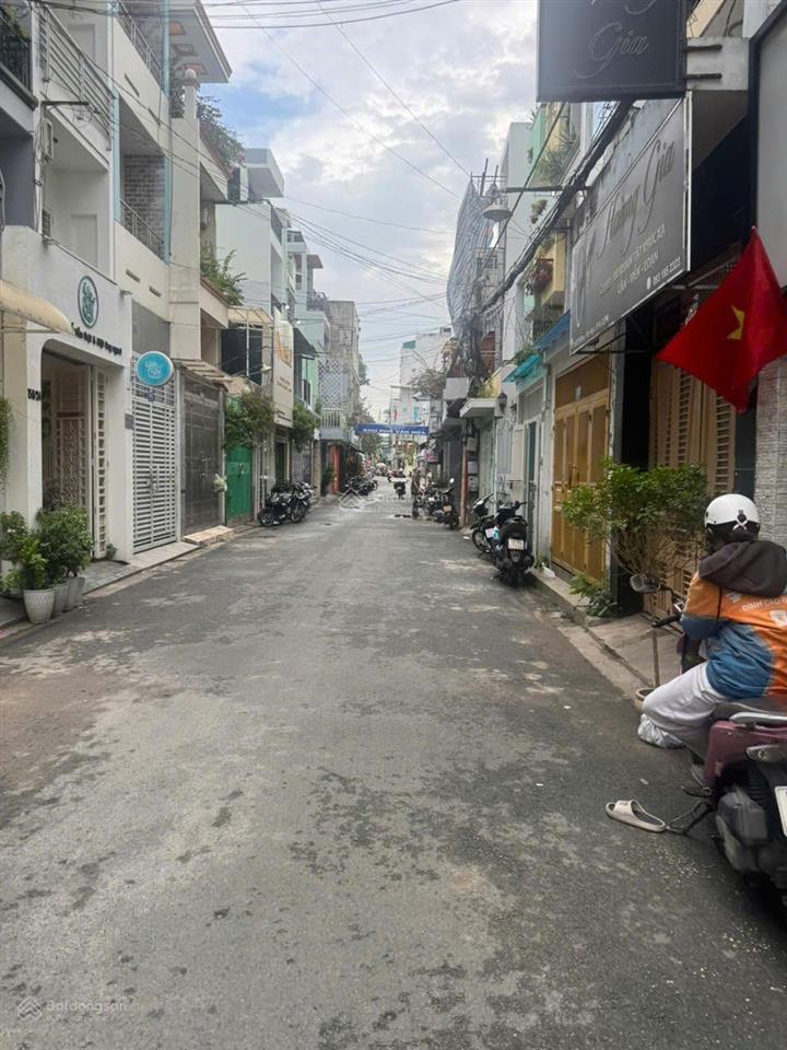 Bán nhà hxh thích quảng đức phường 4, phú nhuận (5,6*22,5m)  tiện xây chdv (100tr/m2)