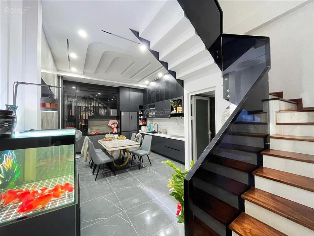 Bán nhà phường 8, tân bình hẻm 373 lý thường kiệt (4,5*11m) 4 tầng