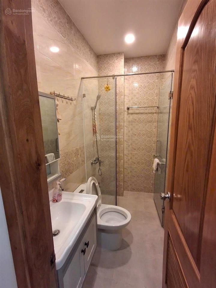 Bán nhà hxh cách mạng tháng 8 phường 5 tân bình (4,5*10m) 3 tầng