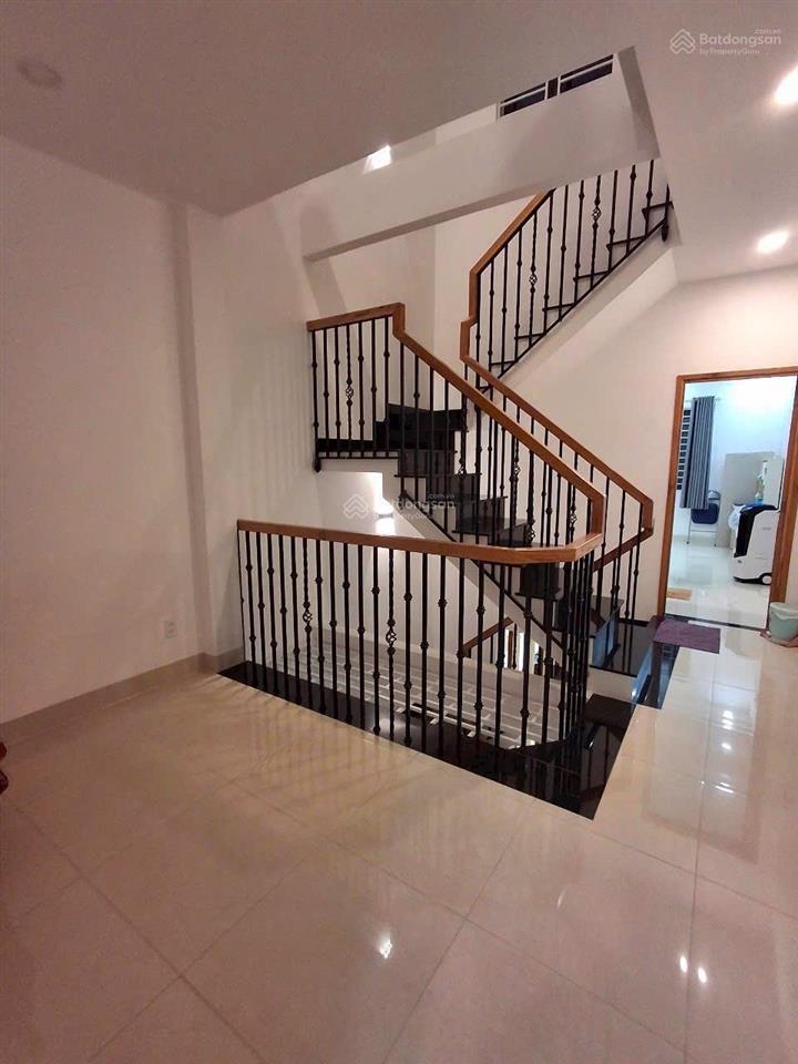 Bán nhà hxh cách mạng tháng 8 phường 5 tân bình (4,5*10m) 3 tầng