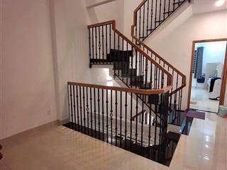 Bán nhà hxh cách mạng tháng 8 phường 5 tân bình (4,5*10m) 3 tầng