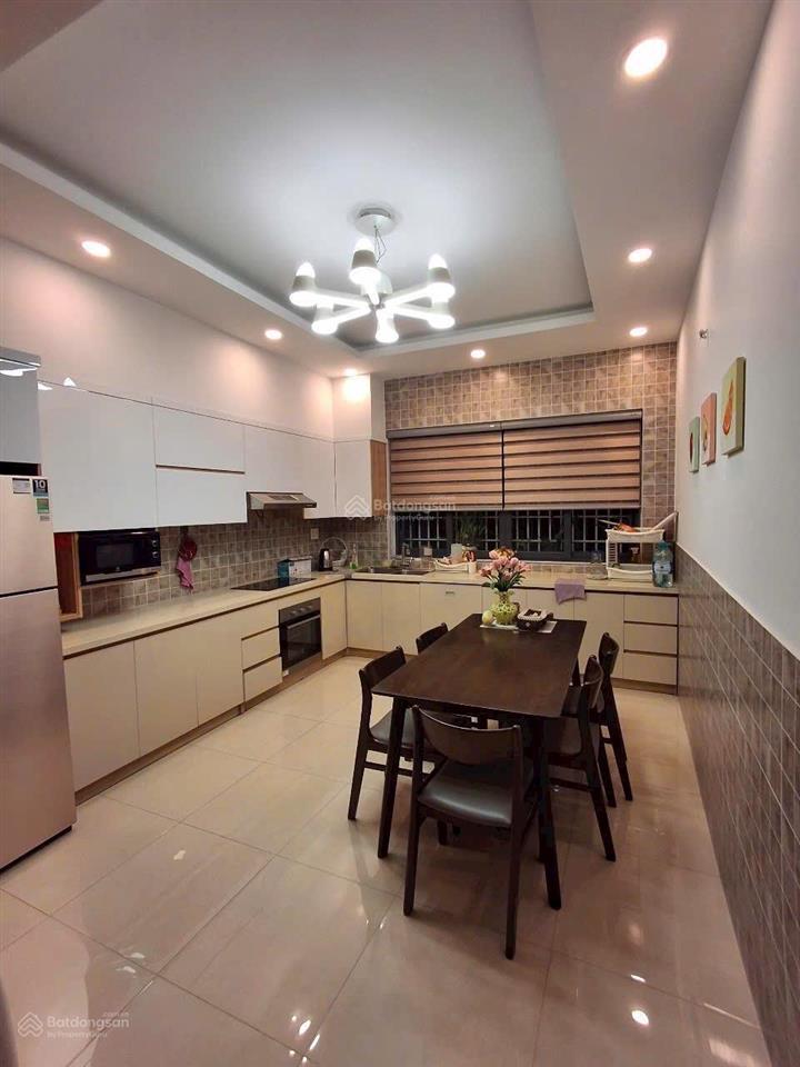 Bán nhà hxh cách mạng tháng 8 phường 5 tân bình (4,5*10m) 3 tầng