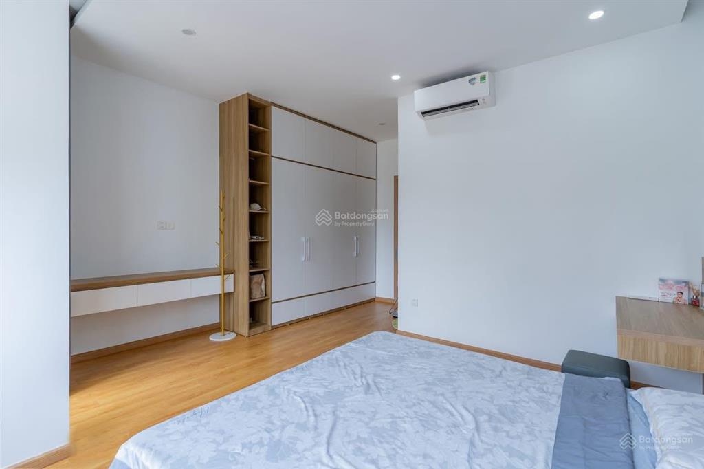 **bán nhà hxh cộng hòa ** phường 13 tân bình (5,5*13m) chỉ 9 tỷ?