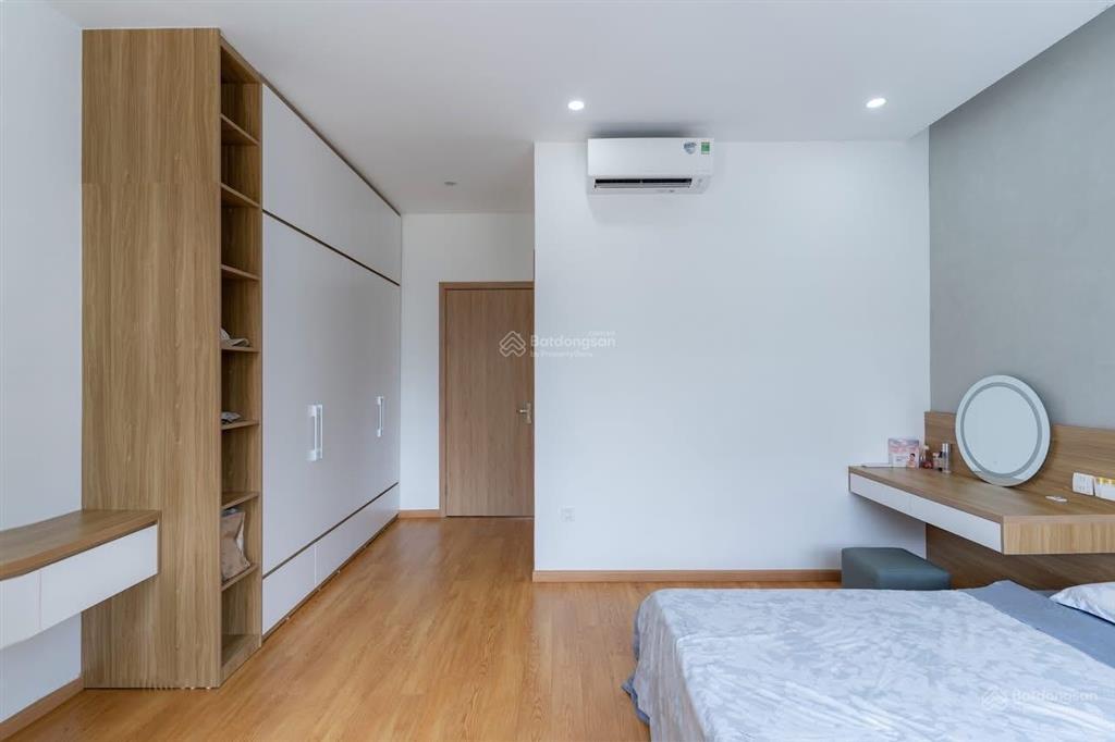 **bán nhà hxh cộng hòa ** phường 13 tân bình (5,5*13m) chỉ 9 tỷ?