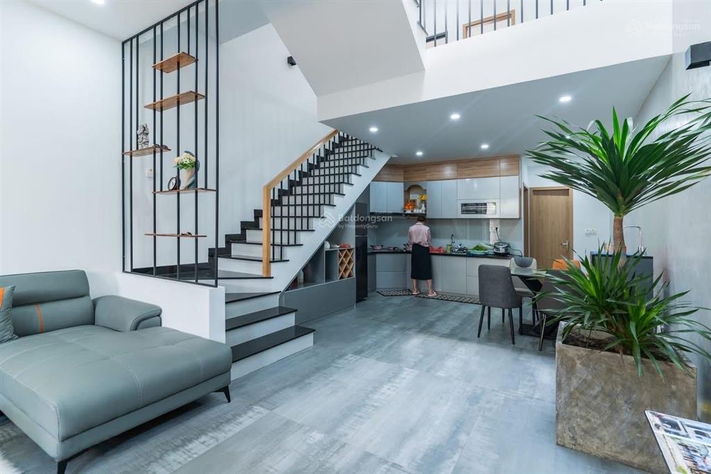 **bán nhà hxh cộng hòa ** phường 13 tân bình (5,5*13m) chỉ 9 tỷ?