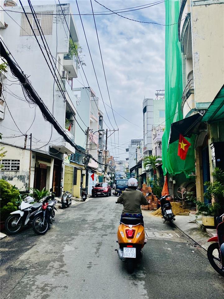 Bán nhà phường 6 tân bình hẻm 61 đất thánh (4,5 x 13m) 5 tầng