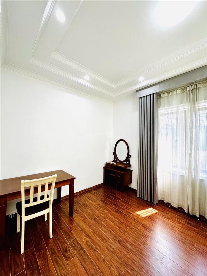Chính chủ cho thuê nhà mới sáng sủa 4.5 tầng, 2.5 mặt thoáng trung tâm hoàn kiếm full đồ cao cấp