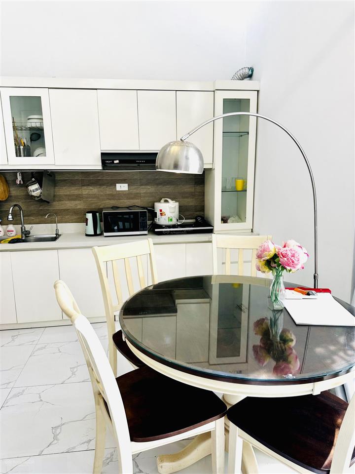 Chính chủ cho thuê nhà mới sáng sủa 4.5 tầng, 2.5 mặt thoáng trung tâm hoàn kiếm full đồ cao cấp