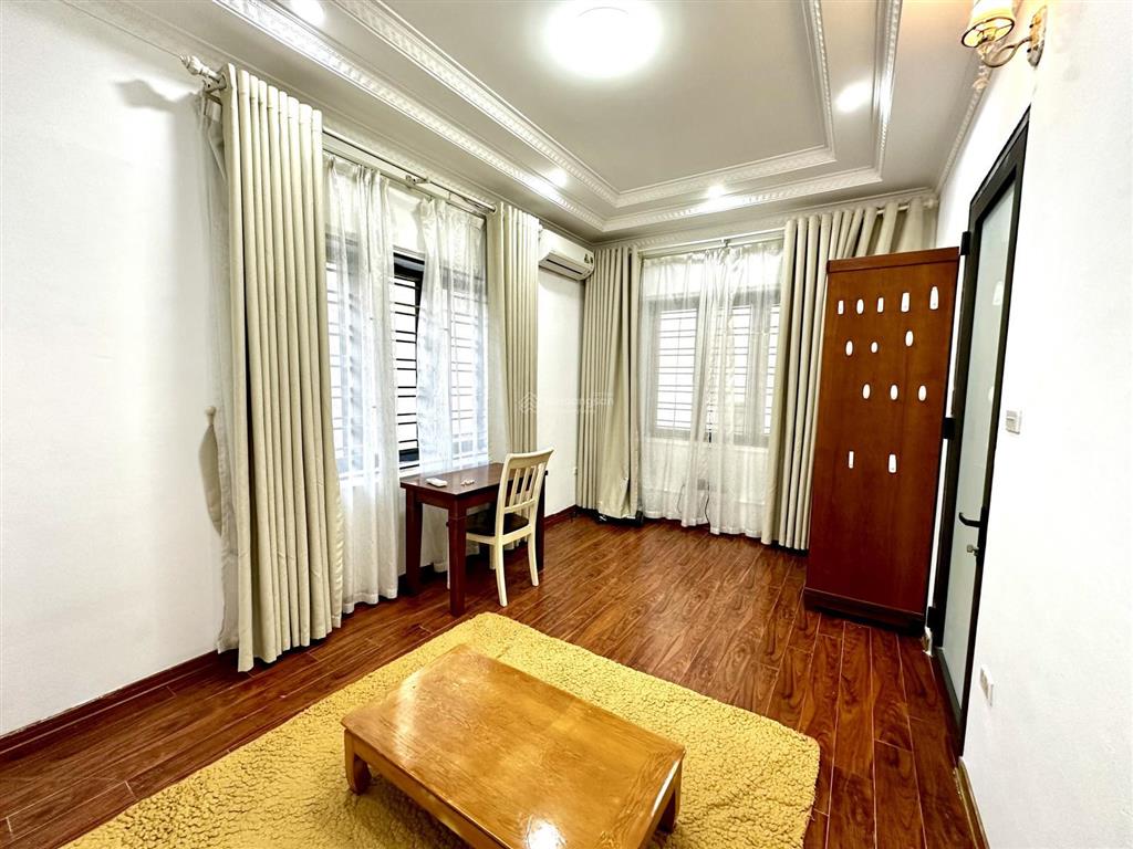 Chính chủ cho thuê nhà mới sáng sủa 4.5 tầng, 2.5 mặt thoáng trung tâm hoàn kiếm full đồ cao cấp