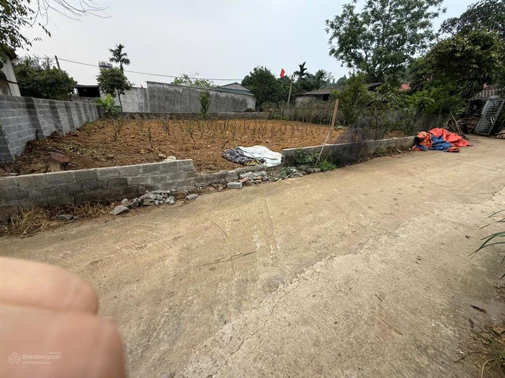 Lô đất 2 mặt tiền dt 360m2 trong đó có 150m tc
mặt tiền rộng có thể chia dc 2 lô dành cho khách tà