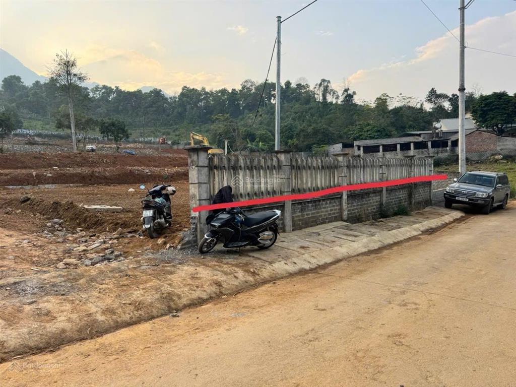 Dt 195m² full thổ cư tại thôn rùa xã yên bài  tp hà nội.
mặt tiền 8m hậu hơn 9m (đất nở hậu)