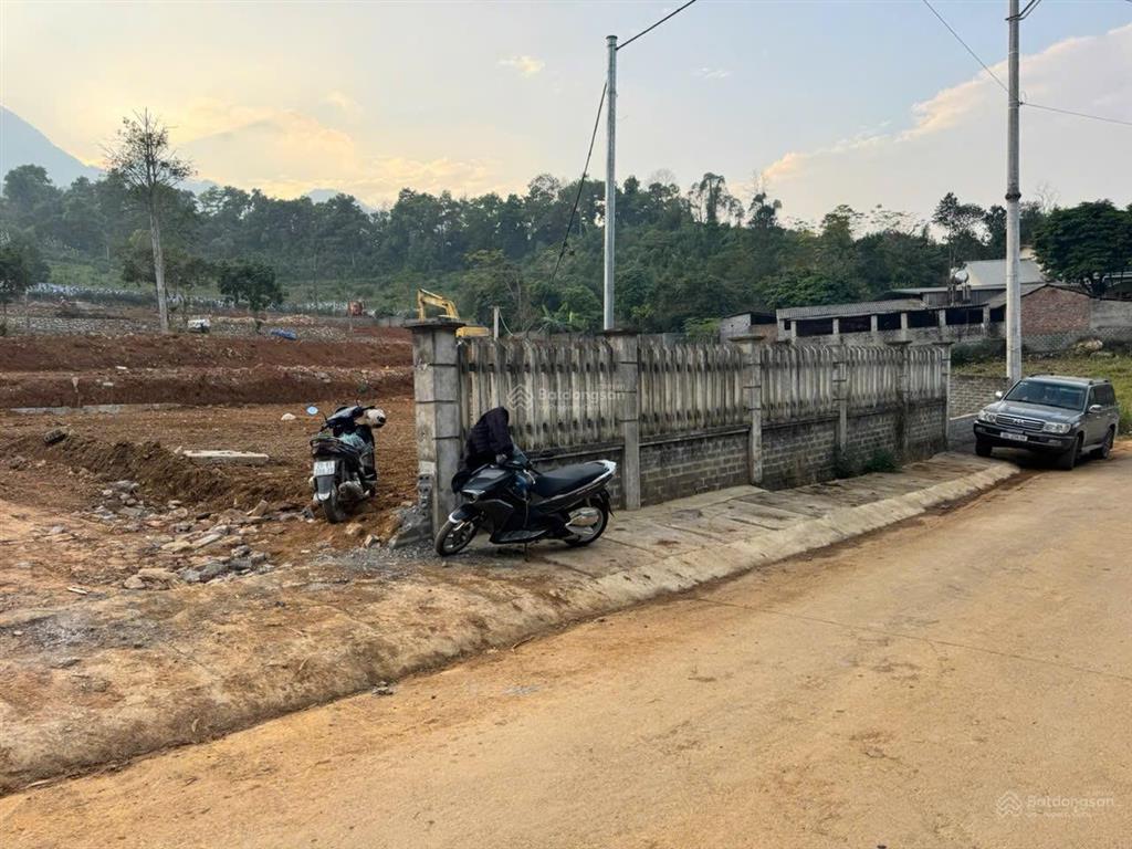 Chính chủ bán lô đất đẹp 362m2 trục chính thôn rùa, tuyến đường thôn muồng voi  rùa xã  yên bài