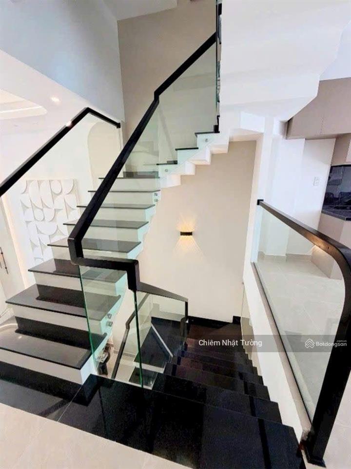 Nhà bán hẻm xe hơi đỗ cửa, 5 tầng mới đẹp, 4,4m x 14m, nở hậu tài lộc,giáp tên lửa, giá 7,3ty