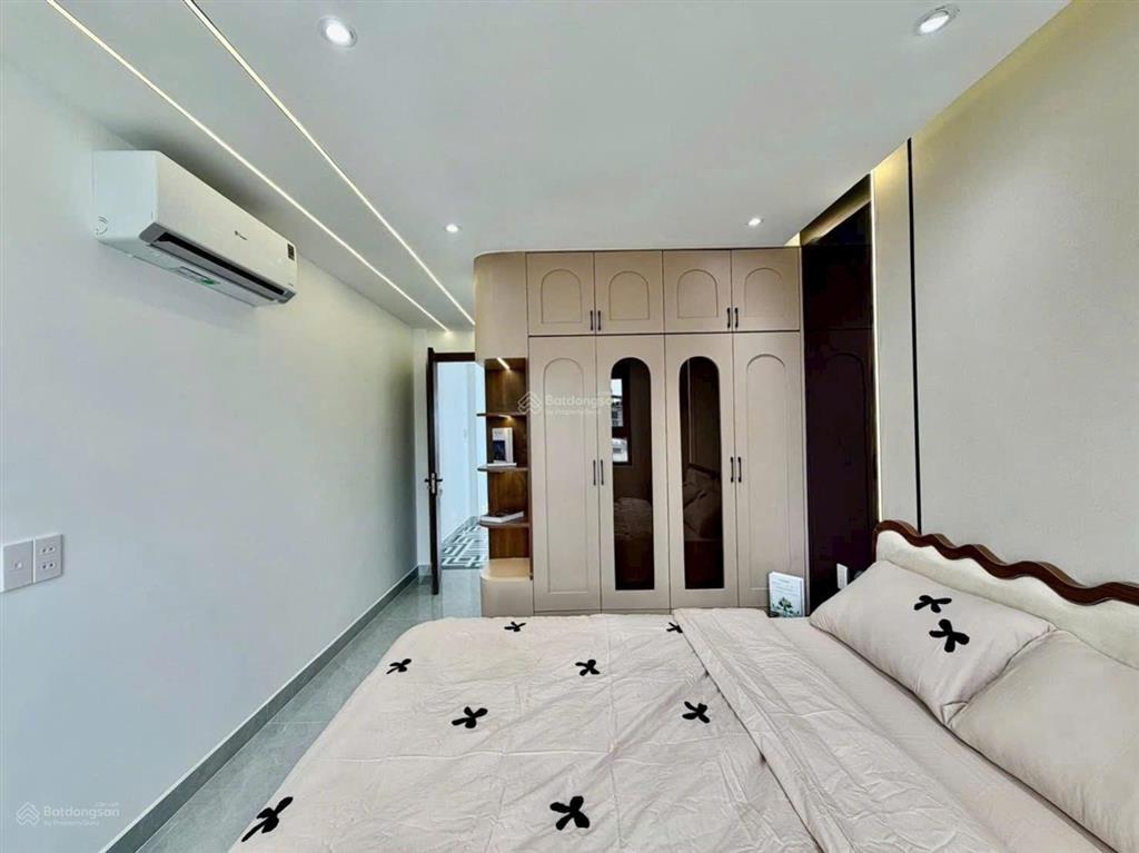 Nhà 4 tầng btct trước nhà 6m full nội thất nhỉnh 6 tỷ, kết cấu trệt + lửng + 2 lầu + sân thượng