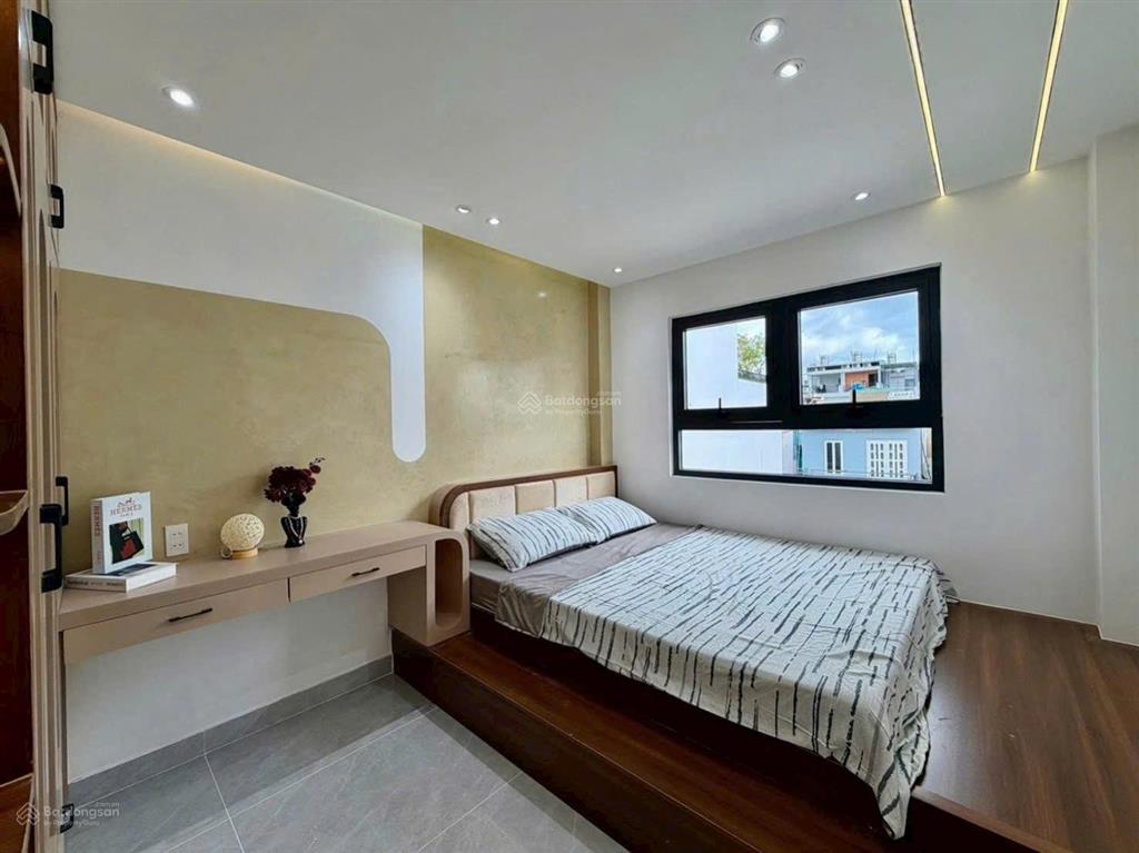 Nhà 4 tầng btct trước nhà 6m full nội thất nhỉnh 6 tỷ, kết cấu trệt + lửng + 2 lầu + sân thượng